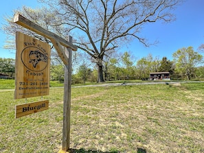 Property grounds - Cozy Tiny Home Cabin in Eva, TN (Eva)