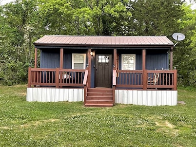 Cozy Tiny Home Cabin in Eva, TN