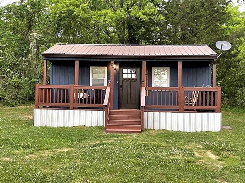Cozy Tiny Home Cabin in Eva, TN