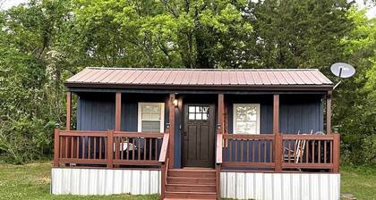 Cozy Tiny Home Cabin in Eva, TN