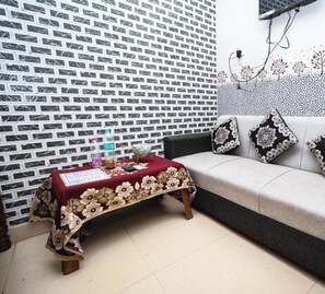 Living area - Hotel Sriram Guest House OD (Puri)