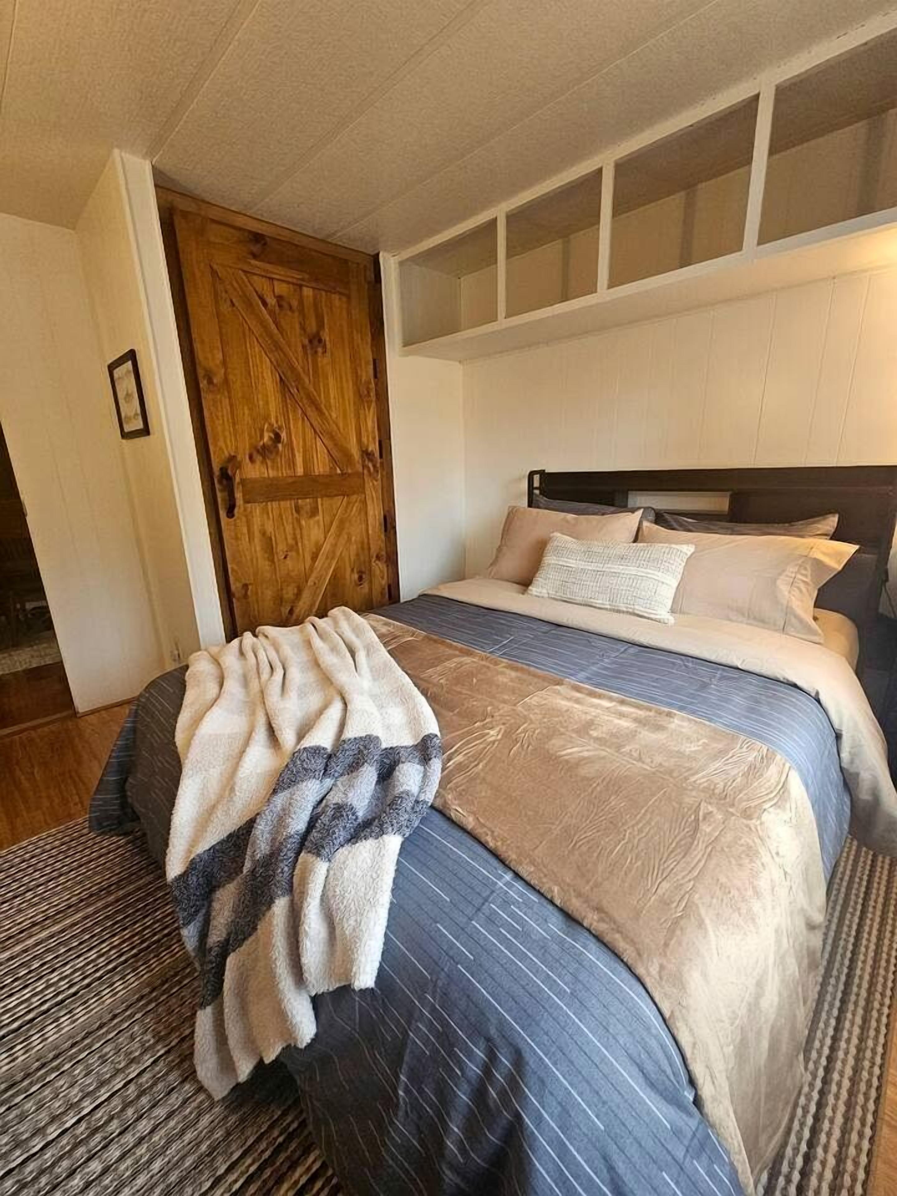 WiFi, bed sheets