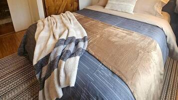 WiFi, bed sheets