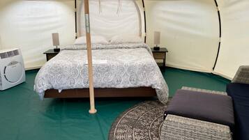 1 bedroom, bed sheets