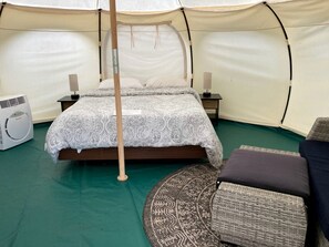 1 bedroom, bed sheets - Gorgeous Virginia Retreat on a Farm with Spectacular Views (Gordonsville)