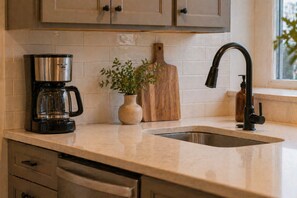 Comfort Suite | Private kitchen - Oak & Ivy Suites (Toronto)