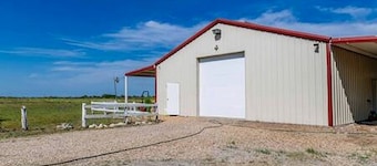 Unique Woodland Glamping Dome with Stargazing & Nature Retreat near Wolfe City, TX