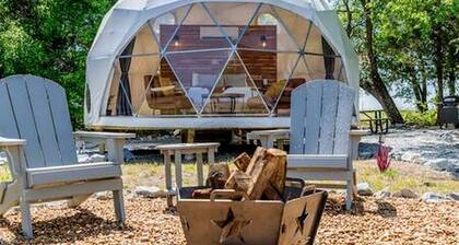 Unique Woodland Glamping Dome with Stargazing & Nature Retreat near Wolfe City, TX