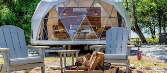 Unique Woodland Glamping Dome with Stargazing & Nature Retreat near Wolfe City, TX