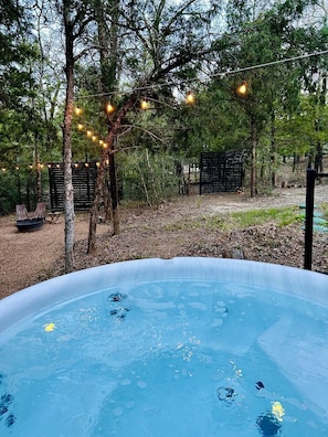 Outdoor spa tub