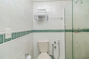 Douche, sĂšche-cheveux