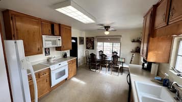 Coffee/tea maker, fridge, microwave, oven