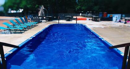 Luxury Tented Cabin Retreat - Fun Glamping Vacation by the Water for the Whole Family in Seguin, Texas