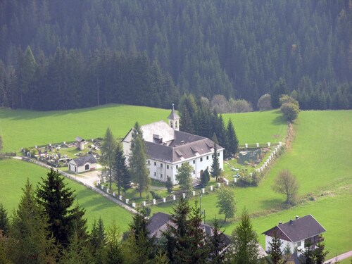 Schloss Berg Klösterle – Historic Monastery with Spacious Holiday Apartments