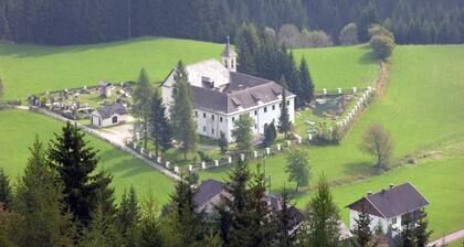 Schloss Berg Klösterle – Historic Monastery with Spacious Holiday Apartments