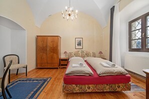 17 habitaciones, tabla de planchar con plancha, wifi y ropa de cama 