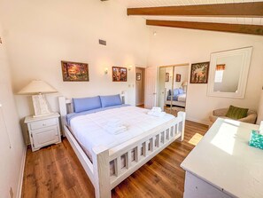 4 bedrooms, iron/ironing board, internet, bed sheets