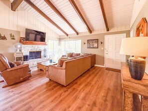 Living area - New! Bearadise ~ Charming Cabin Getaway (Big Bear Lake)