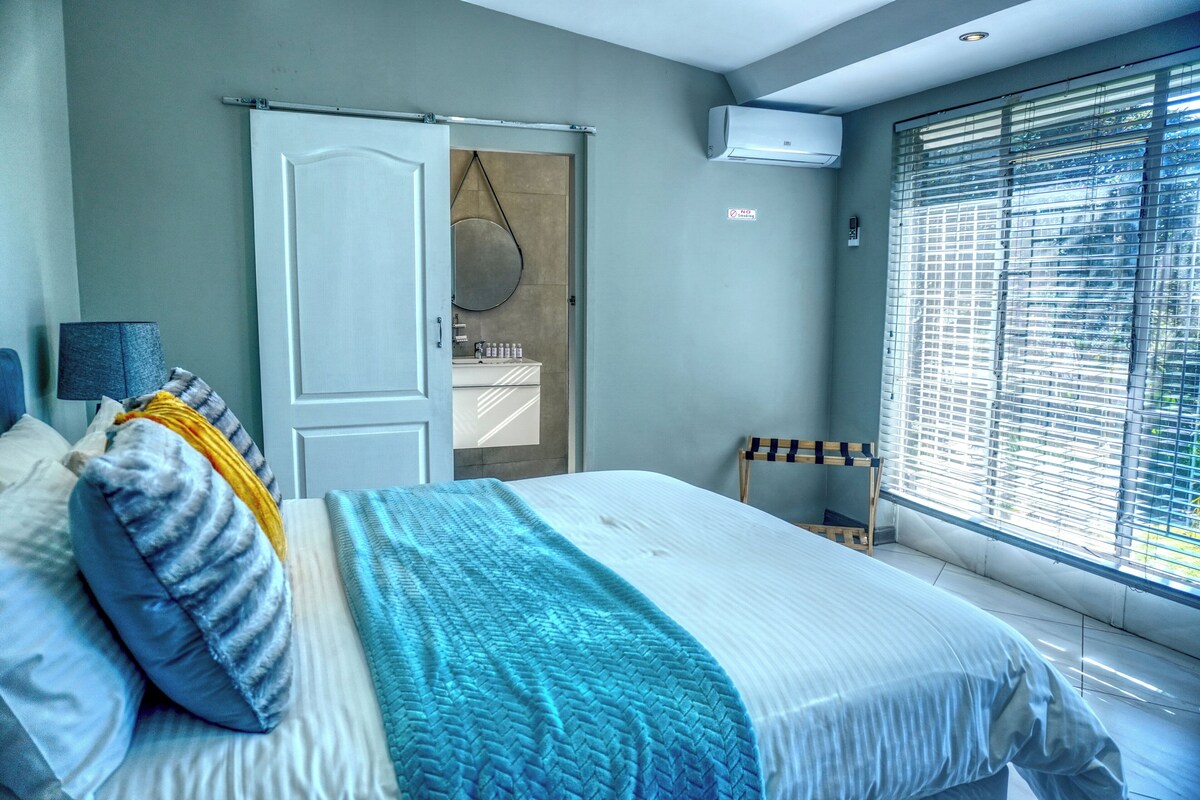 Luxury Room, Pool View