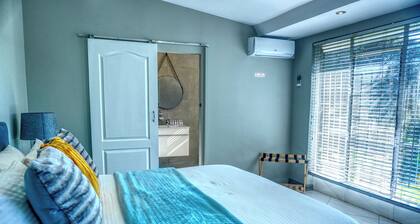 100 On Kayburne Guesthouse