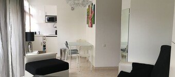 On the seafront, comfortable studio near Garavan station.