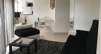 Au bord de mer, Studio confortable proximité de la gare de Garavan.