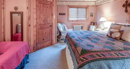 Impressive Wooden Cabin in Round Top, Texas