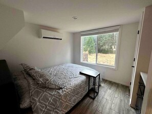 Bed sheets - Charming Bright Tiny Home with Stargazing & Yoga Dome Near Yosemite, Groveland, California (Groveland)