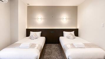 Standard Twin Room, Non Smoking | Desk, free WiFi
