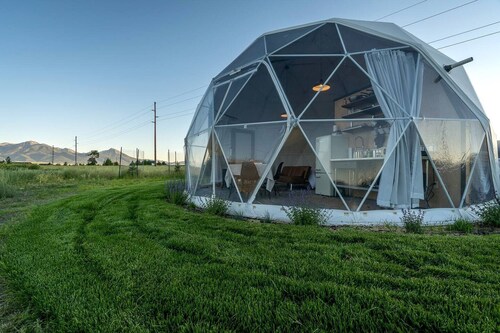 Montana Luxury Dome Stay with Panoramic Views Near Yellowstone National Park