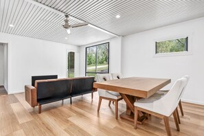 Dining - Arielle`s Hideaway Retreat - Sleeps 12pp (Cedar Creek)