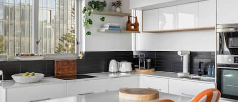 Refrigerador, microondas, horno y parrilla de estufa