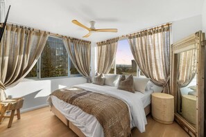 2 bedrooms, iron/ironing board, travel cot, WiFi - Twenty Two with a View - Main Beach - WiFi Parking (Main Beach)