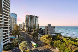 Exterior - Twenty Two with a View - Main Beach - WiFi Parking (Main Beach)