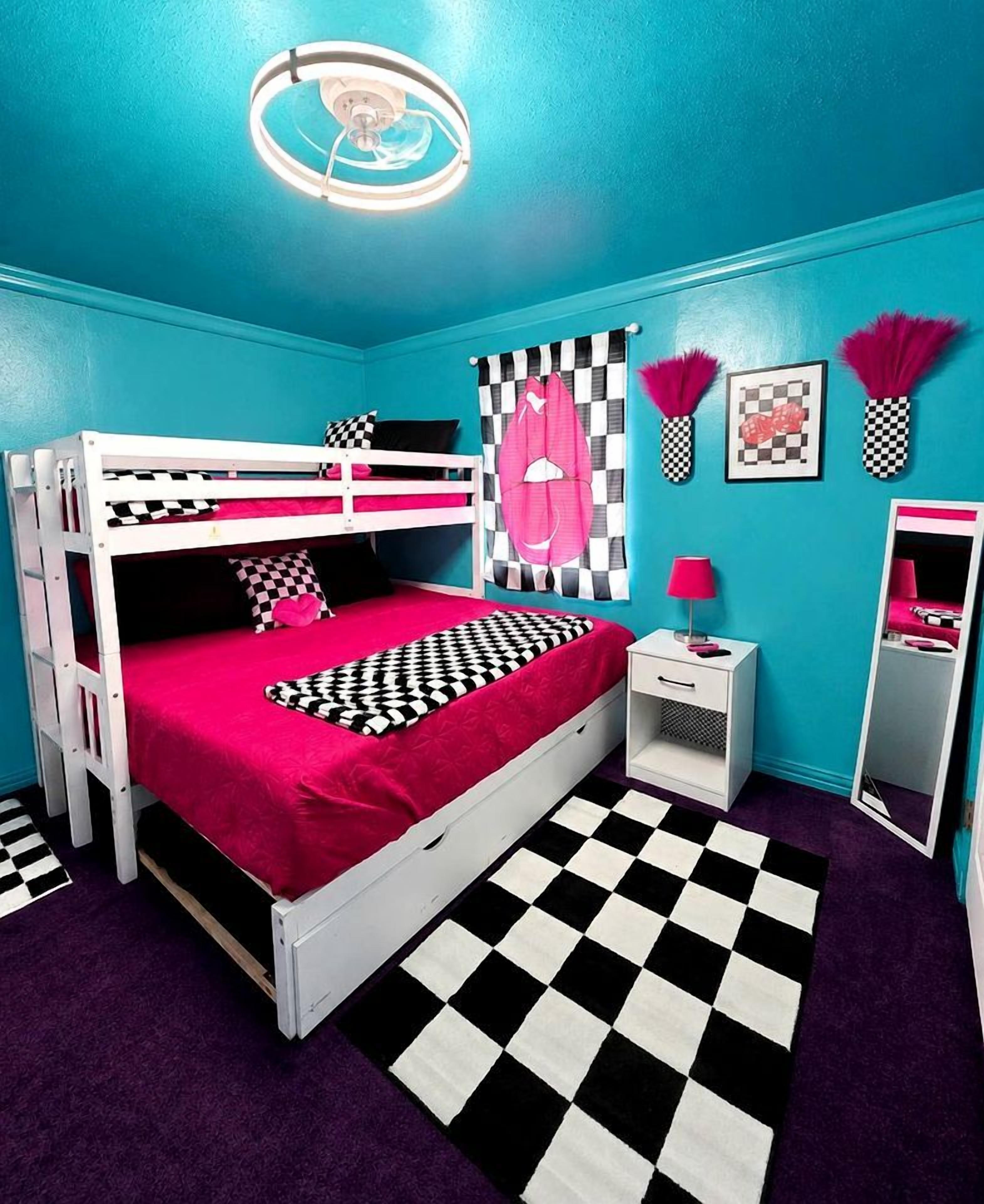 3 bedrooms, desk, iron/ironing board, WiFi
