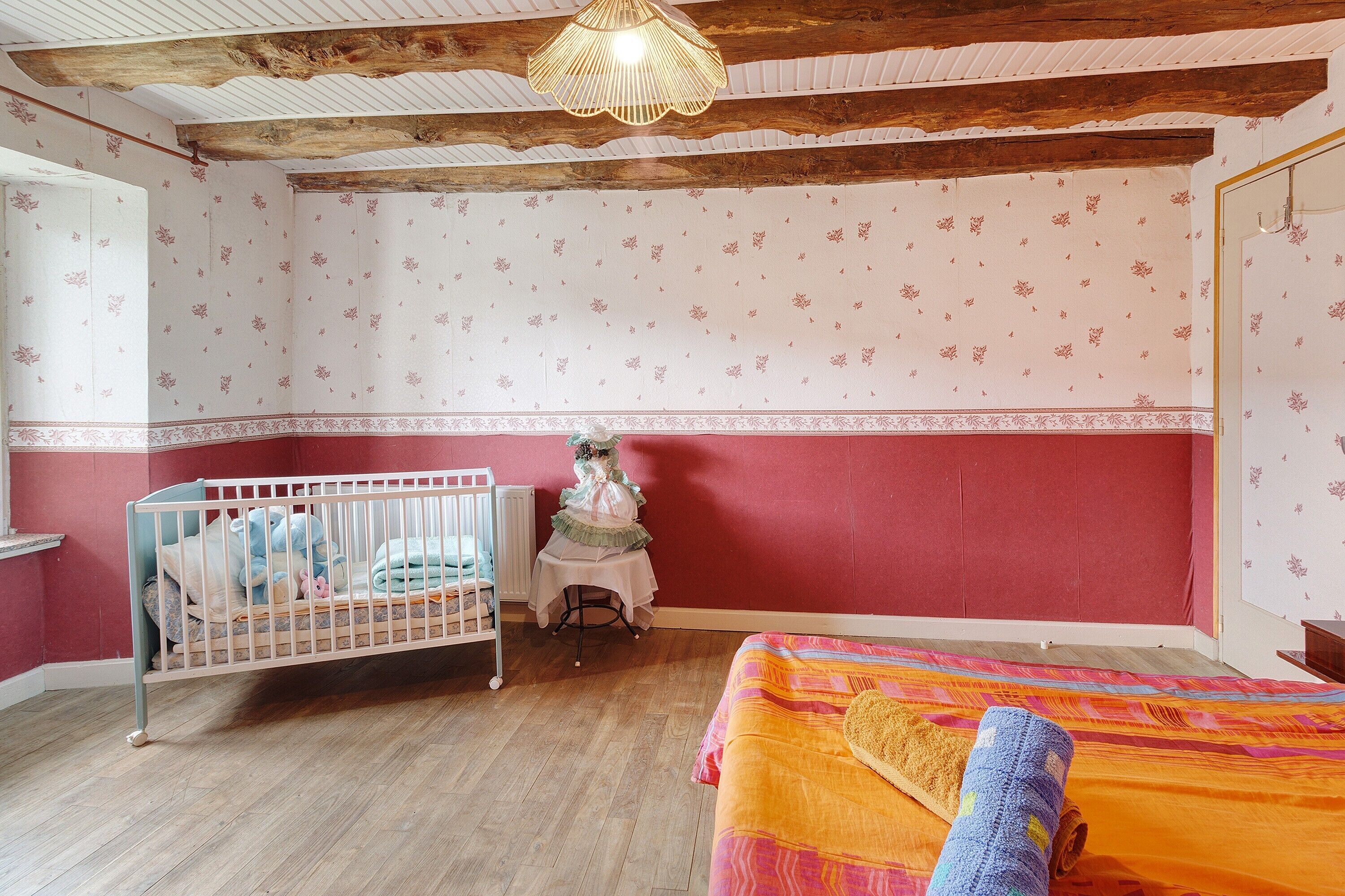 3 chambres, fer et planche à repasser, Wi-Fi, draps fournis