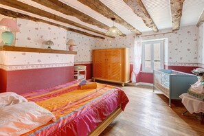 3 dormitorios, tabla de planchar con plancha, wifi y ropa de cama