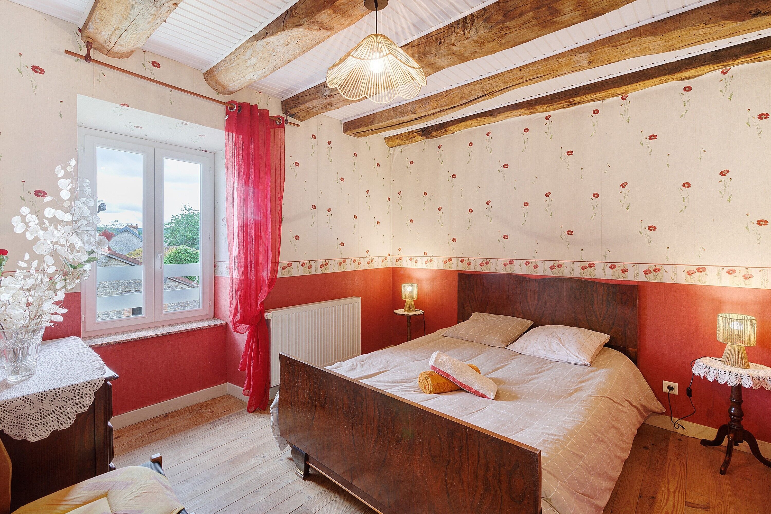 3 chambres, fer et planche à repasser, Wi-Fi, draps fournis