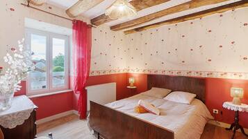 3 chambres, fer et planche à repasser, Wi-Fi, draps fournis