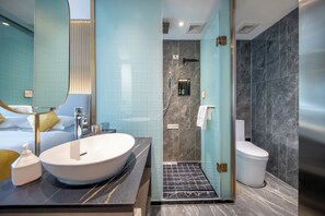 Free toiletries, hair dryer, slippers, towels - Shuman Hotel (Xi'an)