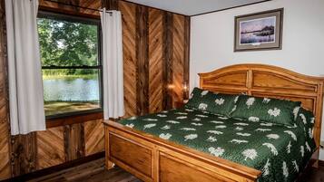 3 bedrooms, desk, iron/ironing board, WiFi