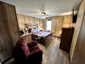 3 bedrooms, desk, iron/ironing board, WiFi