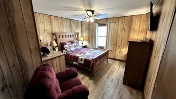 3 bedrooms, desk, iron/ironing board, WiFi