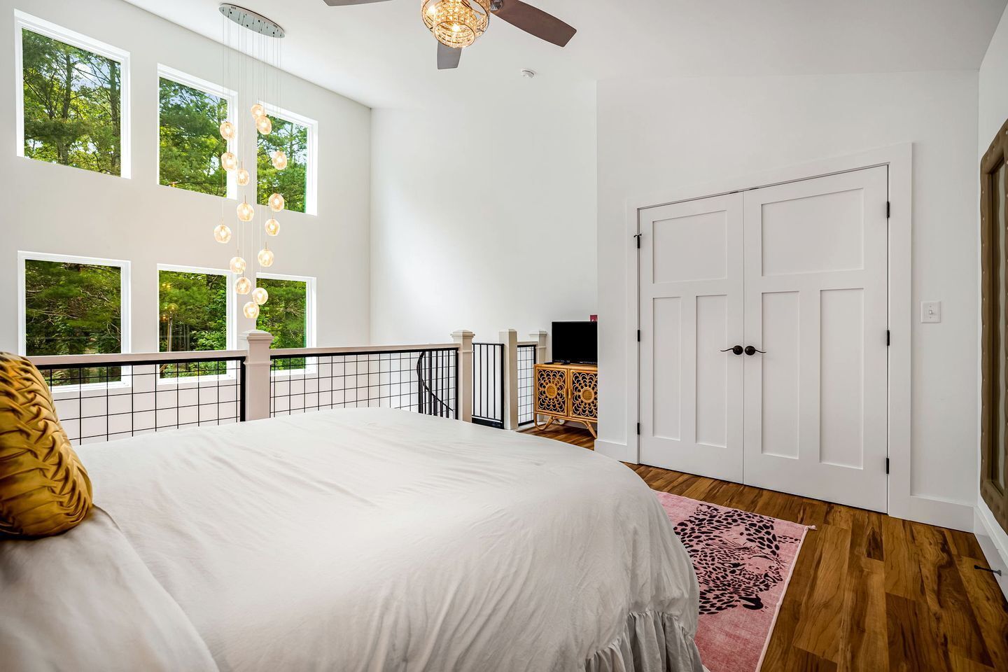 Iron/ironing board, travel cot, WiFi, bed sheets