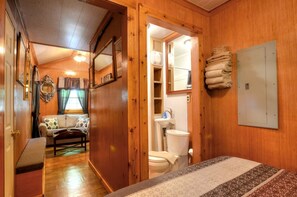 1 bedroom, bed sheets