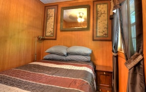 Room - Tiny House for Two with Outdoor Tub near Great Smoky Mountains in Cherokee, North Carolina (Cherokee)