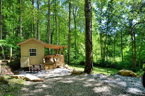 Tiny House for Two with Outdoor Tub near Great Smoky Mountains in Cherokee, North Carolina