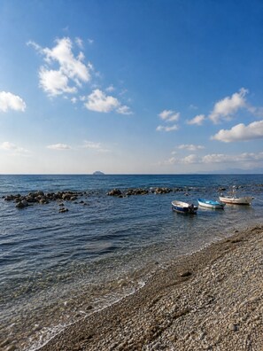 Sun loungers - Blue wave apartment, a small oasis of relaxation just a few steps from the sea (Pollina)