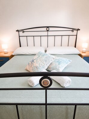 2 bedrooms, iron/ironing board, bed sheets - Blue wave apartment, a small oasis of relaxation just a few steps from the sea (Pollina)