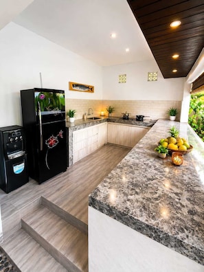 Private kitchen - Luxury 2BR Villa • Private Pool • Quiet Canggu (Kuta Utara)